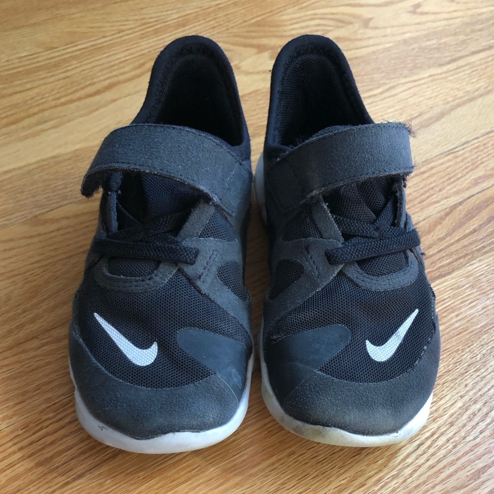 Toddler boys Nike size 11.5 Free Rn